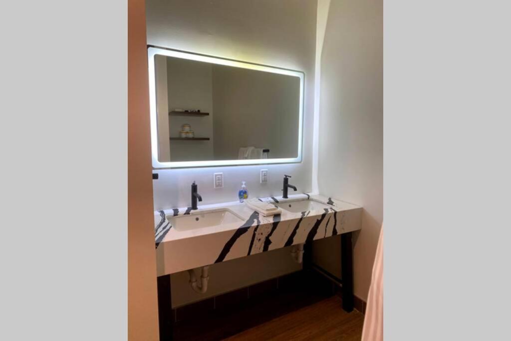 3E-Spacious 2 Bedroom In Oakland, Sleeps 8 ピッツバーグ エクステリア 写真